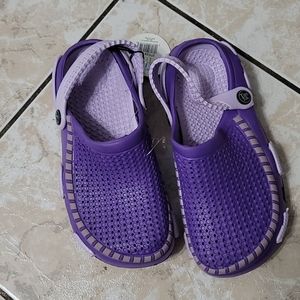 🦄 5/$25 Kids size 1 or 33 Tipi Toe Croc like shoe